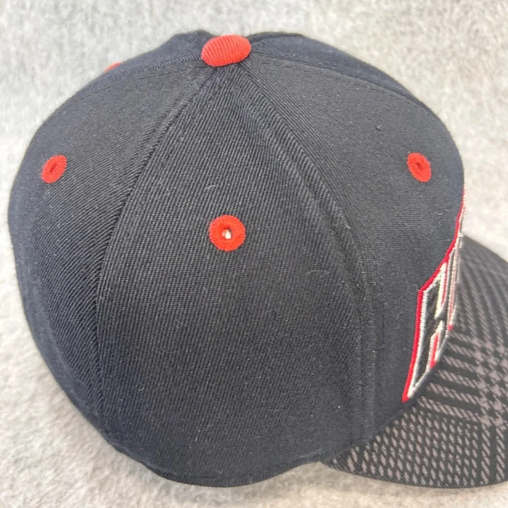 Miami Heat NBA Mens Black Adidas 210 Fitted Hat Houndstooth Brim 7 1/4 - 7 5/8